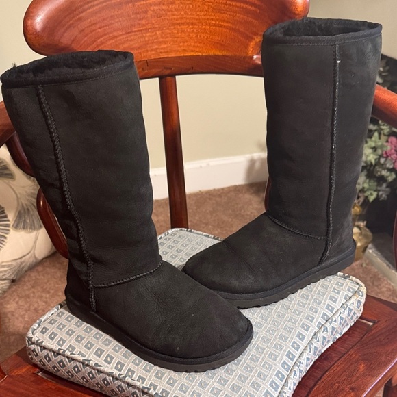 EUC UGG Tall Black Shearling Lined Boots Size 6 - Picture 2 of 12